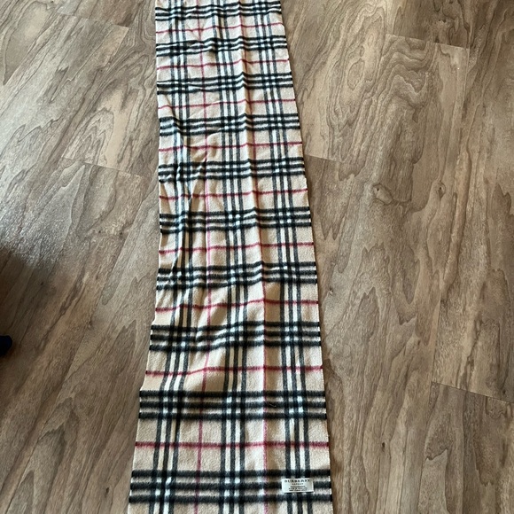 Burberry cashmere scarf like new ! - Picture 2 of 4